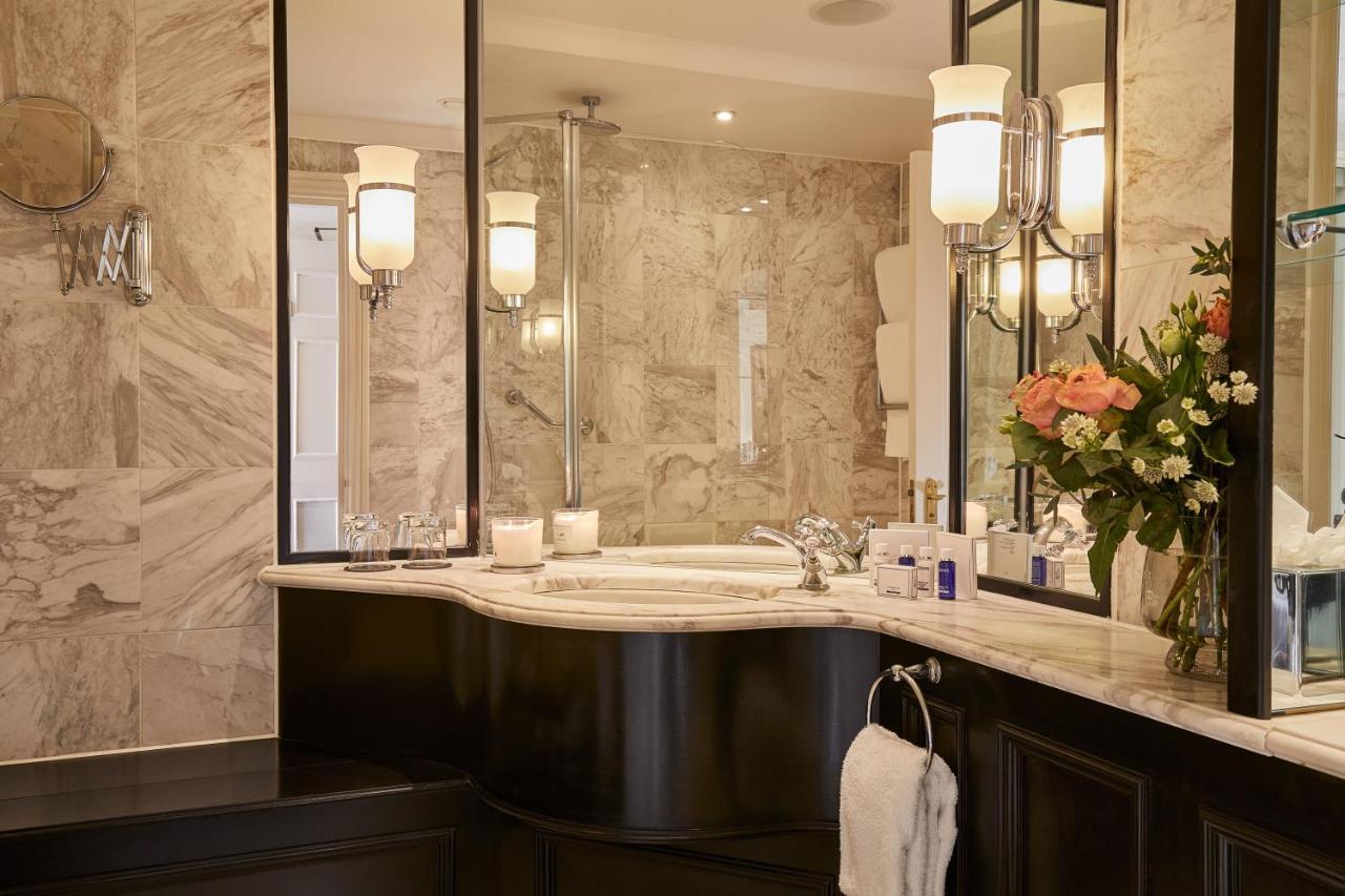 Macdonald Bath Spa Hotel Екстериор снимка The photo shows a luxurious bathroom featuring elegant design elements. There is a curved marble countertop with a sink, complemented by stylish silver fixtures. The walls are adorned with light-colored marble, creating a sophisticated ambiance. Seve
