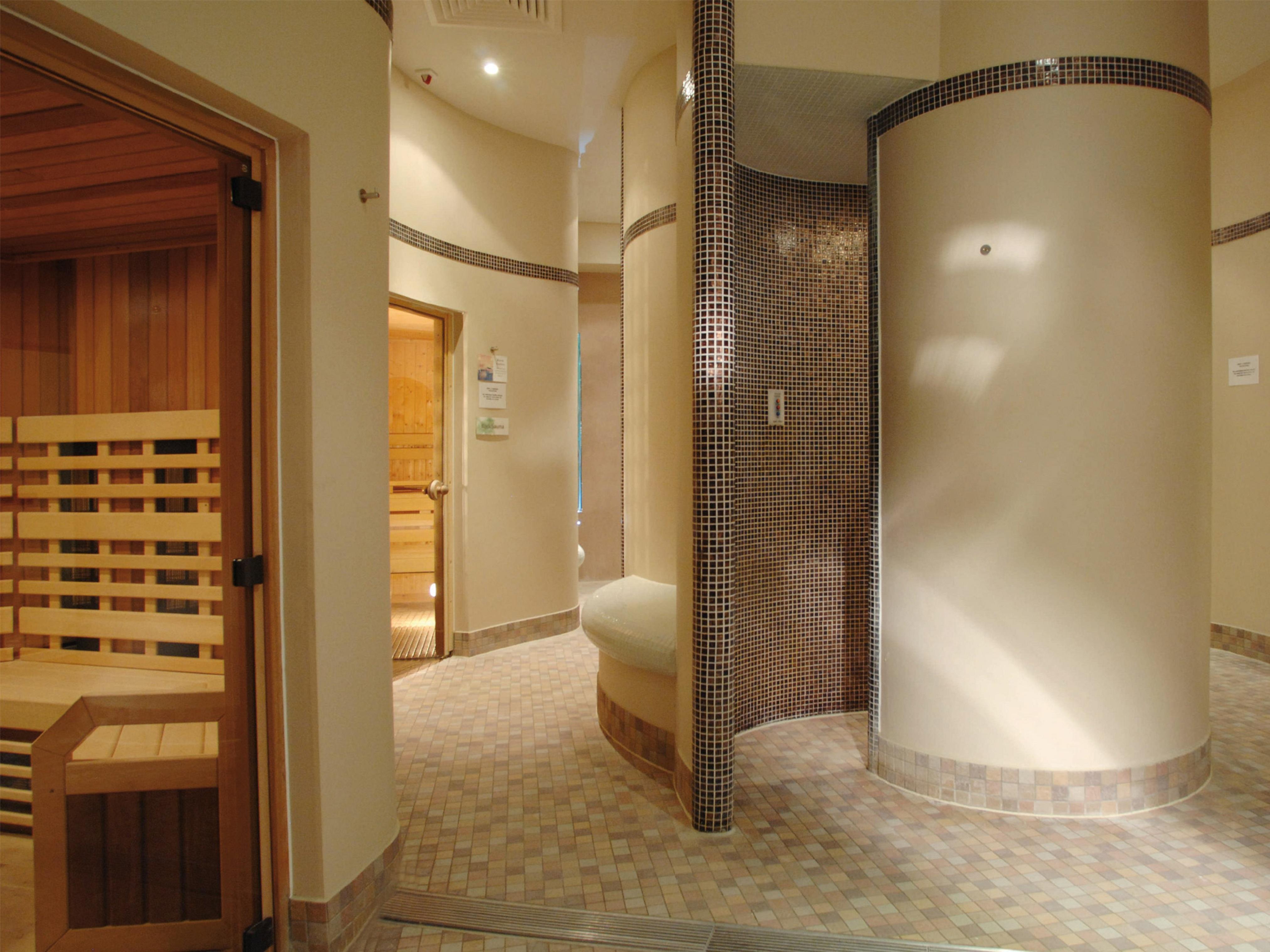 Macdonald Bath Spa Hotel Екстериор снимка The photo shows a contemporary spa area featuring a sauna and relaxation space. The interior has smooth, rounded walls and tiled surfaces, creating a calming atmosphere. On one side, there's a wooden sauna with slatted seating. Nearby, a curved wall 